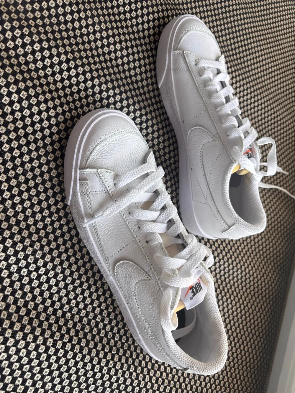 Nike White Low-Top Sneakers with Subtle Black Accents